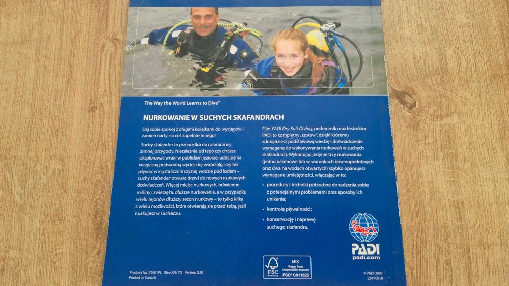 Nurkowanie w suchych skafandrach. Podręcznik PADI