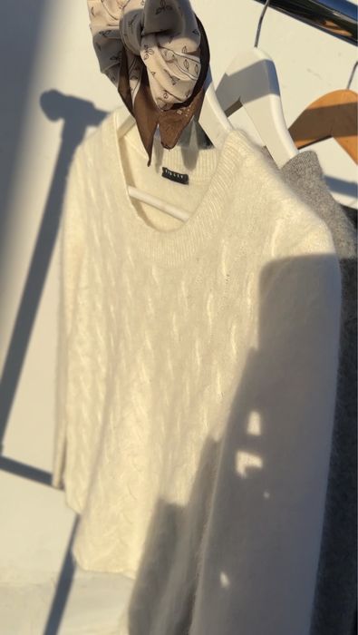 Молочний светр ангора  Sisley