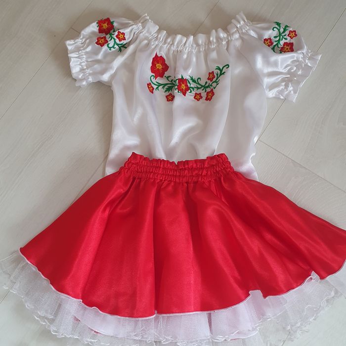 Вишиванка і спідничка для дівчинки.