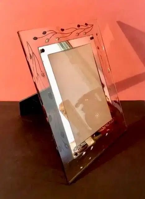 CAIXILHO - início séc XX - vidro trabalhado pintado a ouro 33 x27 cm/s