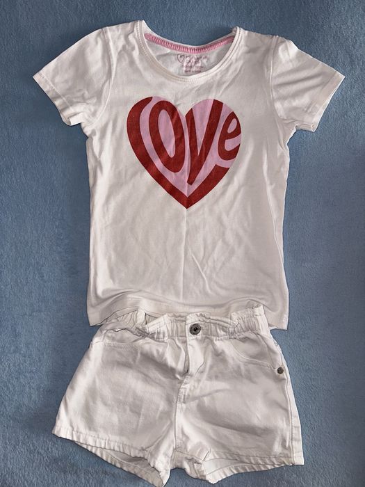 Шорты белые , футболка 4-6 лет