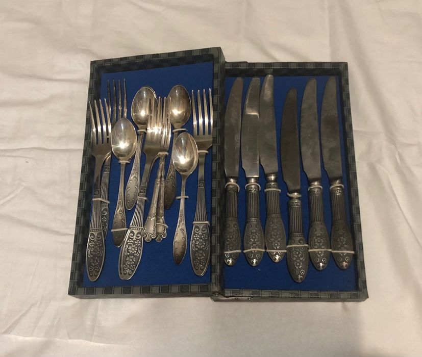 Мельхиор столовые приборы набор из СССР в оригинальном тяжелом кейсе
