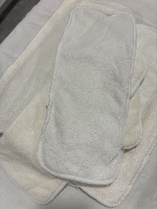 Varios absorventes para fraldas reutilizaveis