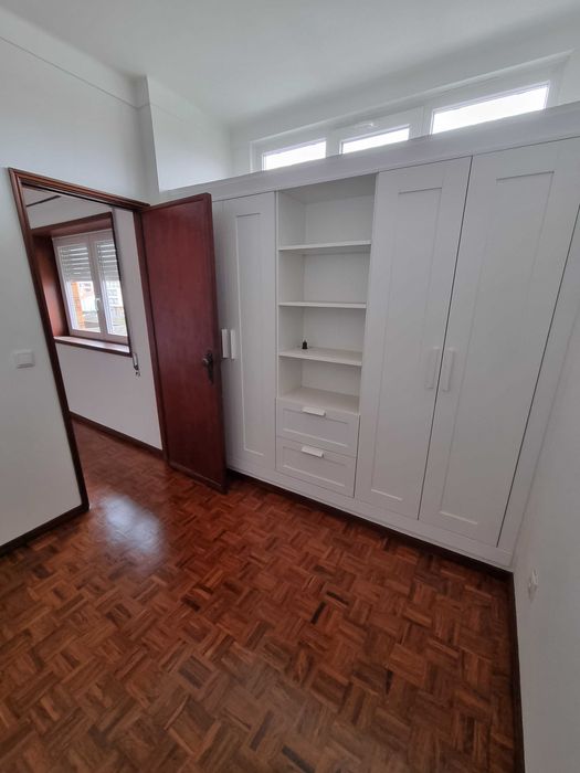 Quarto junto ao glicínias