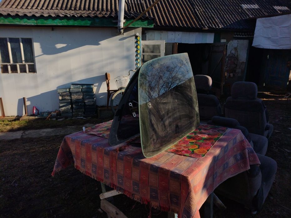 Продам скло лапухи Опель сінтра