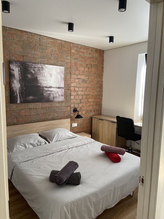 Вільно !Подобово сучасна квартира в центрі вул. Мельника,10