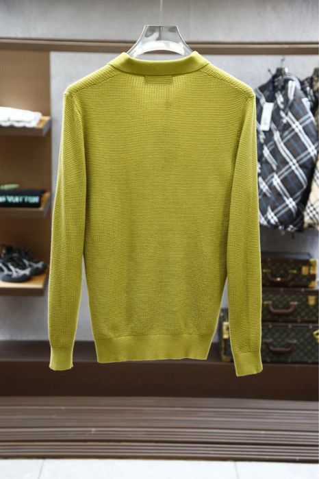 Nowy modny sweter