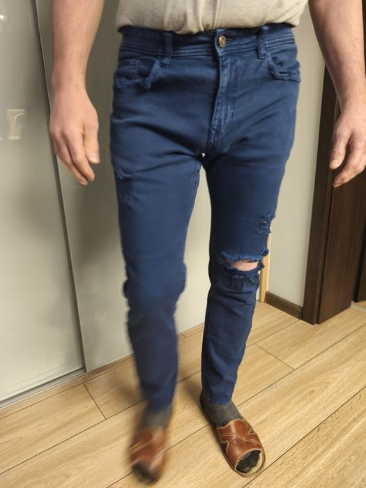 Spodnie męskie skiny fit z dziurami Bershka 31  31 niebieskie