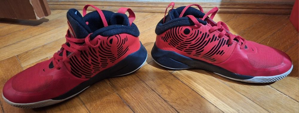 Buty koszykarskie NIKE TeamHustle rozmiar 37.5