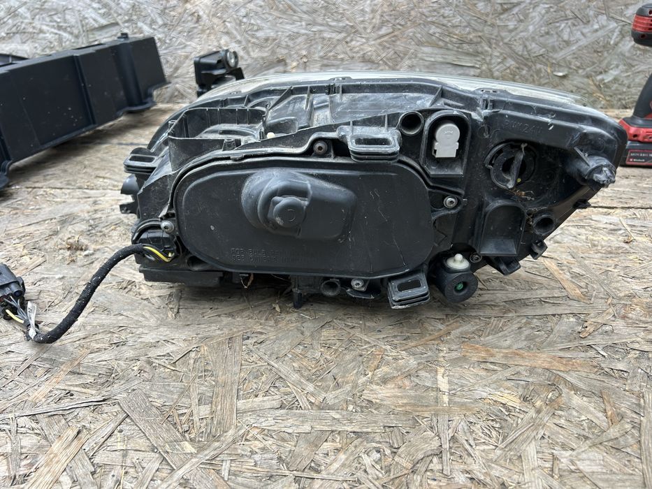 Lampa Przednia VOLVO CX60 Prawa