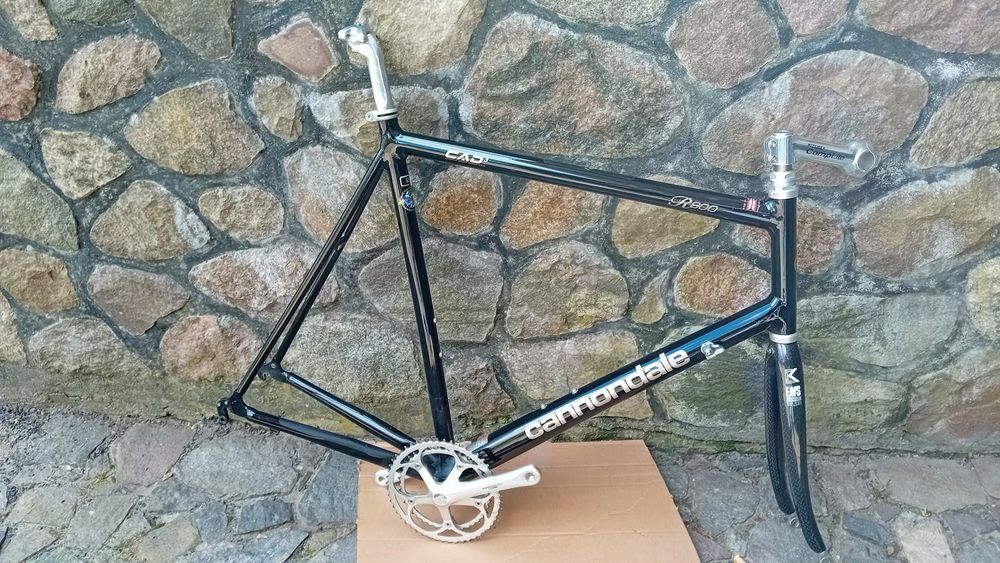 Rama szosowa Cannondale pod koło 28 cali.