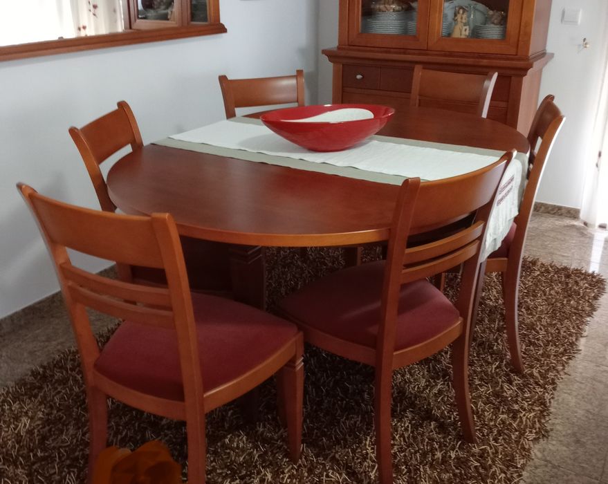 Mesa de sala em cerejeira 1,55x1,13 e 6 cadeiras