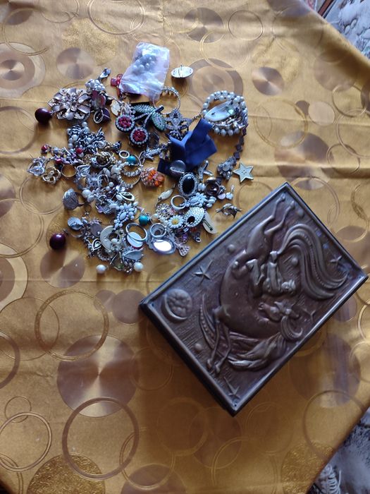 Продам бижутерию