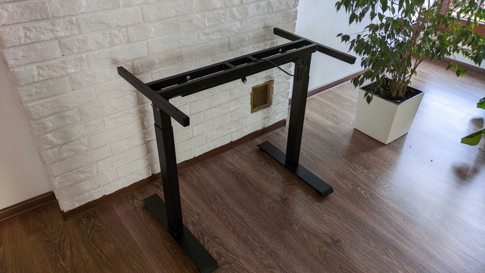 Stelaż regulowany z elektryczną regulacją wysokości 72-120cm 100 kg