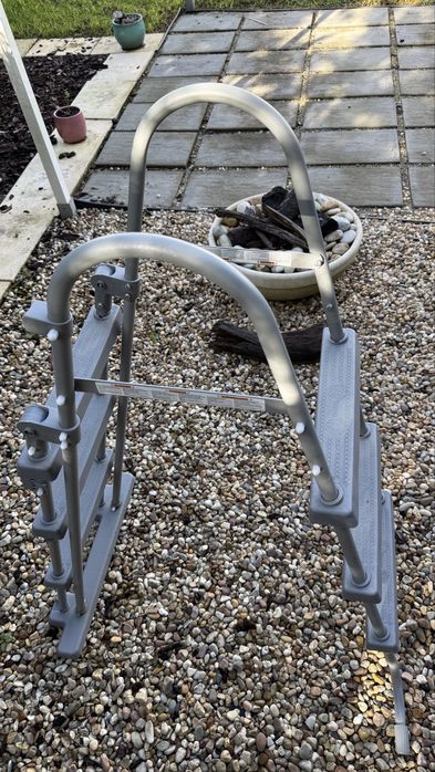 Escadas para piscina de superficie