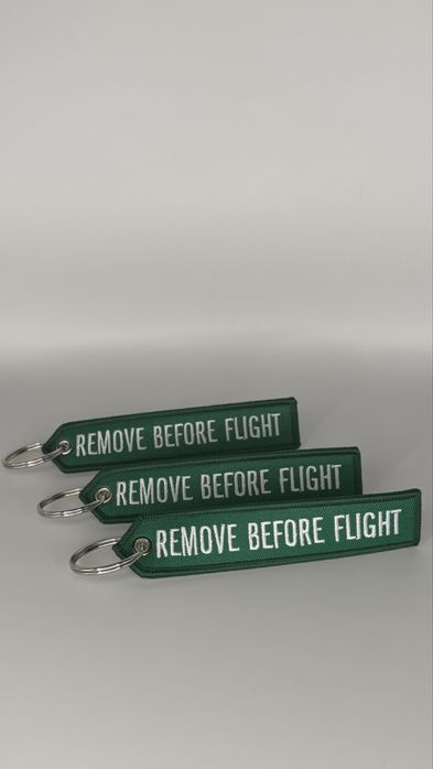Breloki Remove Before Flight 3 szt – do kluczy / plecaka