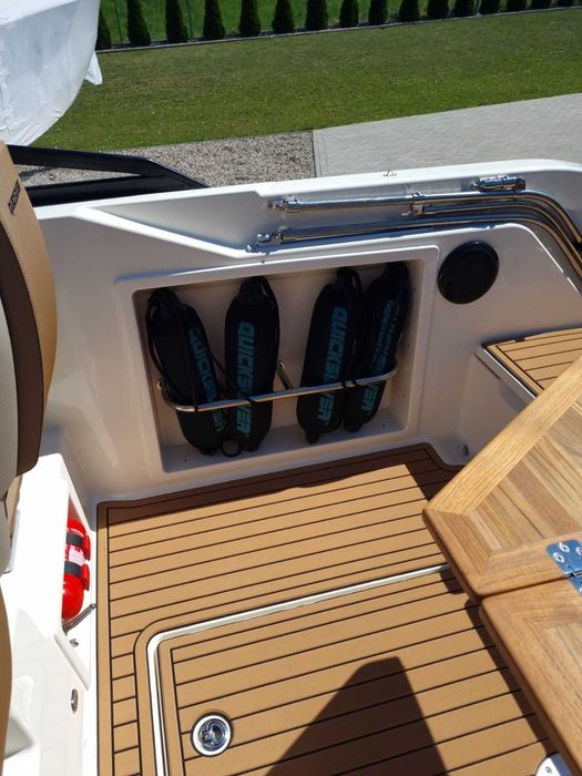 Łódź motorowa Quicksilver 675 Bowrider z silnikiem Mercury F200 V6