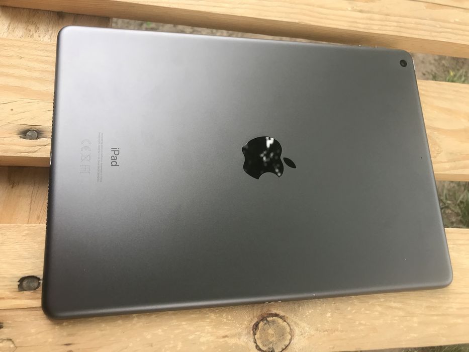 Apple iPad 8 ідеальному стані