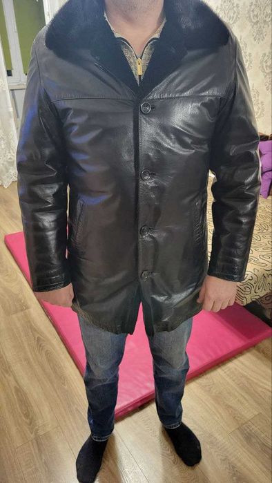 Продам чоловічу дублянку чорного кольору