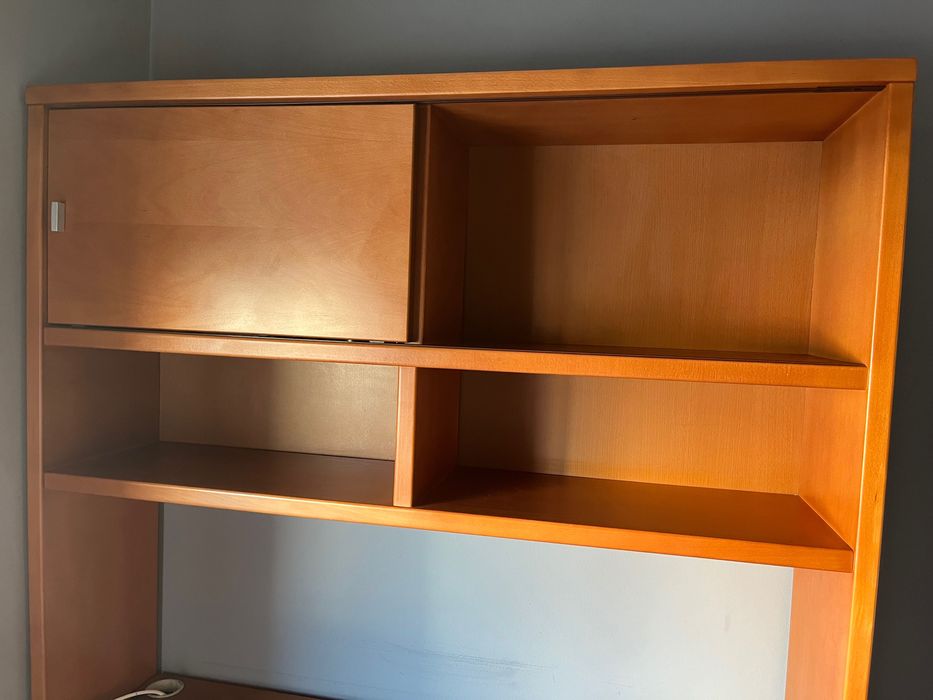 Estante com secretária em madeira maciça