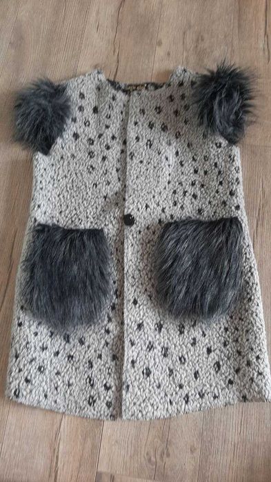 Жилетка для дівчинки 8-12 років з карманами у відмінному стані