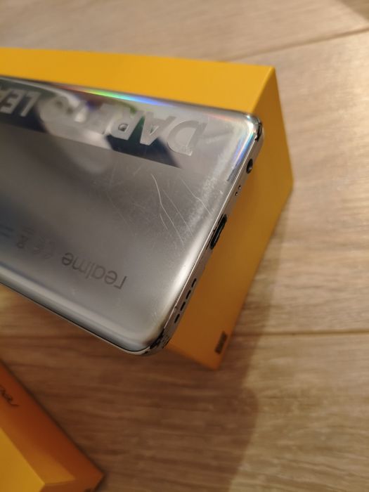 Smartfon realme 8 125GB + słuchawki realme buds air 2