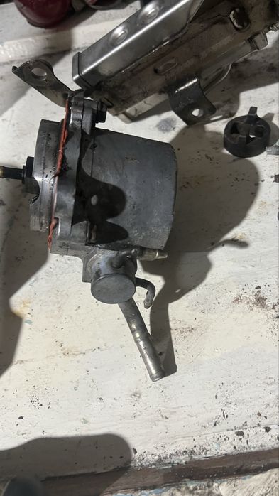 Вакуумний насос -05 Mazda 6 2.0di 2002-2007 X2T58172