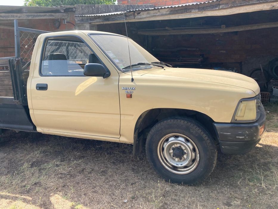 Toyota Hilux 136.000km comprovados.