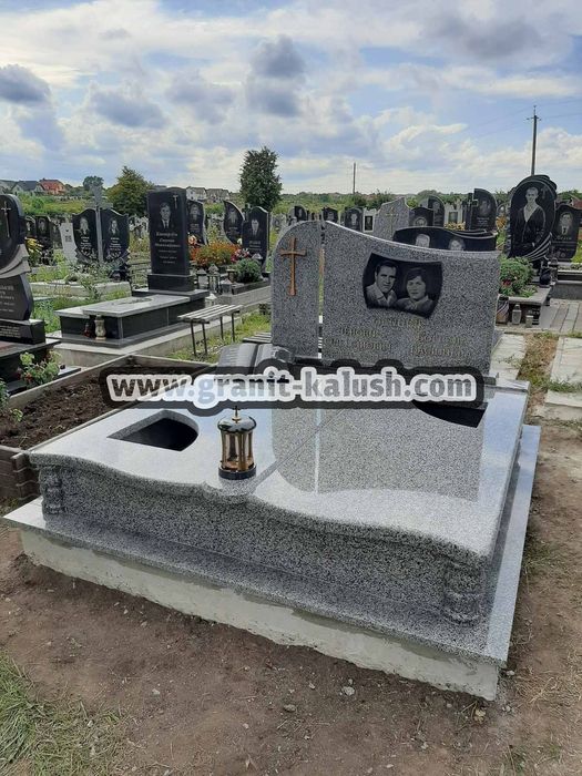Пам'ятники від виробника з граніту виготовлення,установка,доставка.