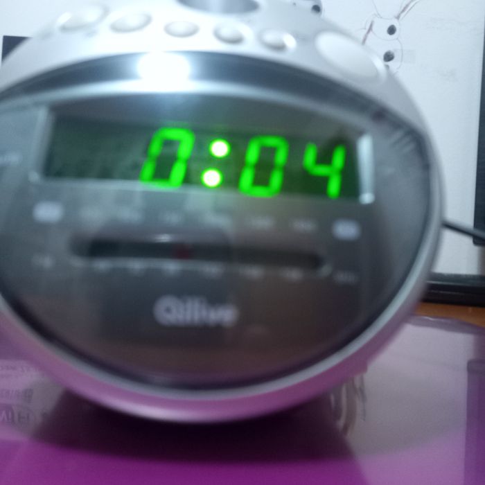 Digital Radio Alarm Clock with Projector and Alarm, in Good Condition, Brand QiliVE64170803130883120