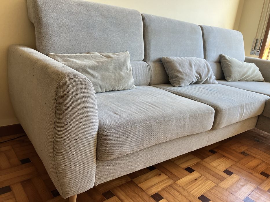 Sofá com chaise long cinza IKEA