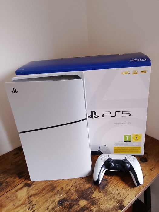 Consola PS5 Slim com 1 TB de capacidade. Preço negociável