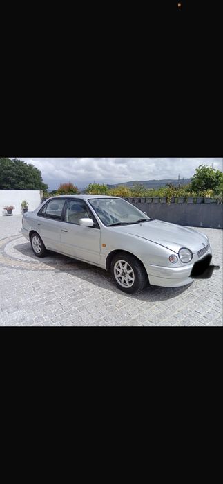 Toyota corolla 5 portas ano 1998 mes 11