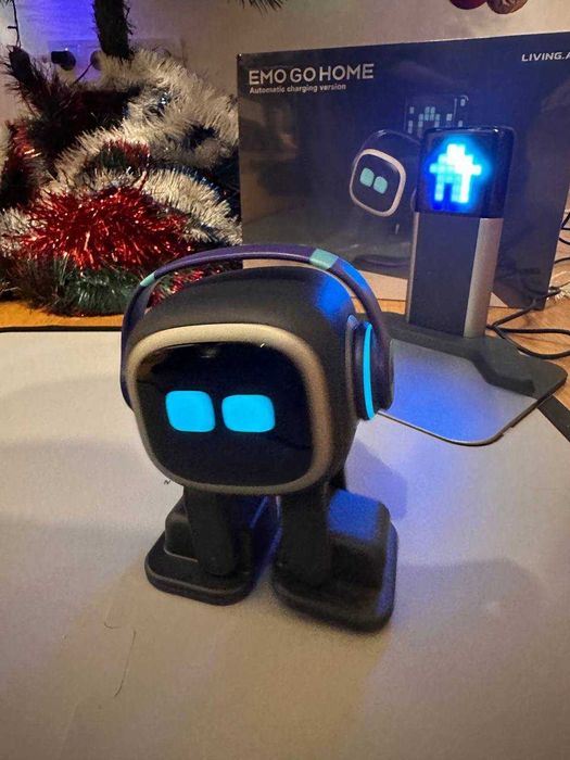 Emo go home. Робот с искусственным интелектом