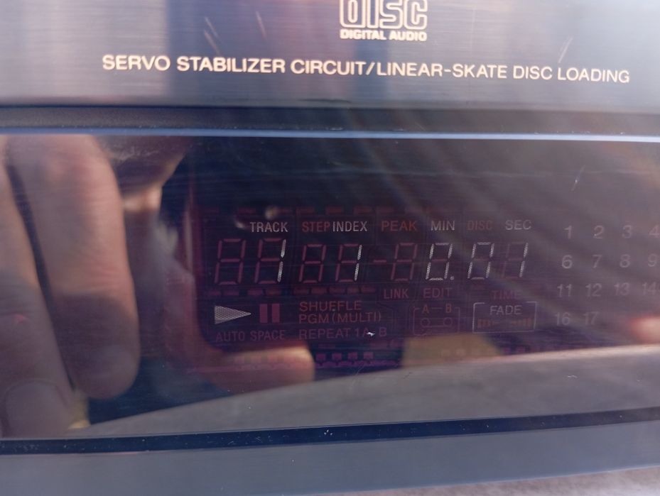 Продам Музыкальный CD-проигрыватель SONY CDP-591