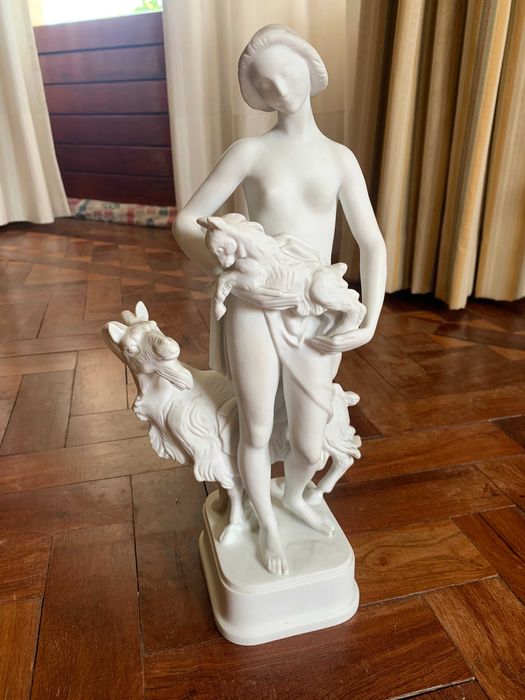 Escultura Vista Alegre by Leopoldo de Almeida