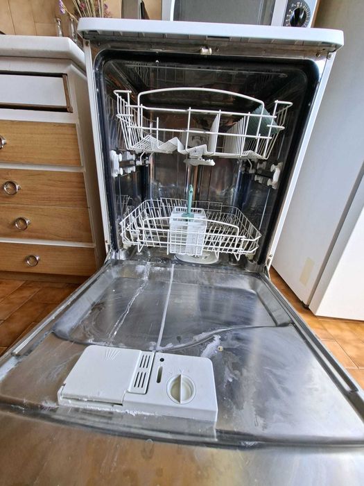 URGENTE - Máquina de lavar loiça Ariston para reparar ou para peças
