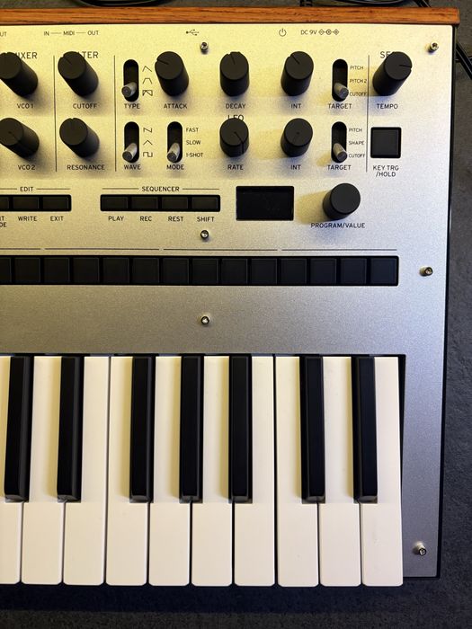 Korg Monolongue- syntezator
