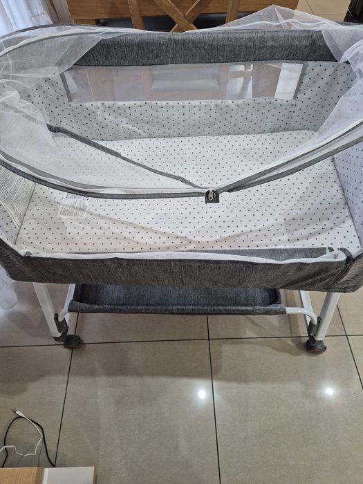 Wielofunkcyjne łóżeczko dziecięce z funkcją kołysanki