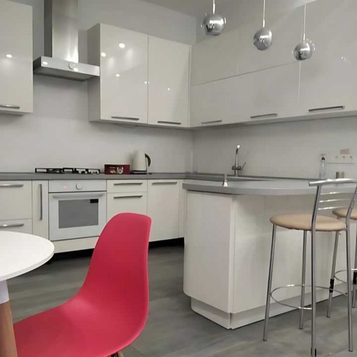 Продається 4-кімнатна квартира в центрі