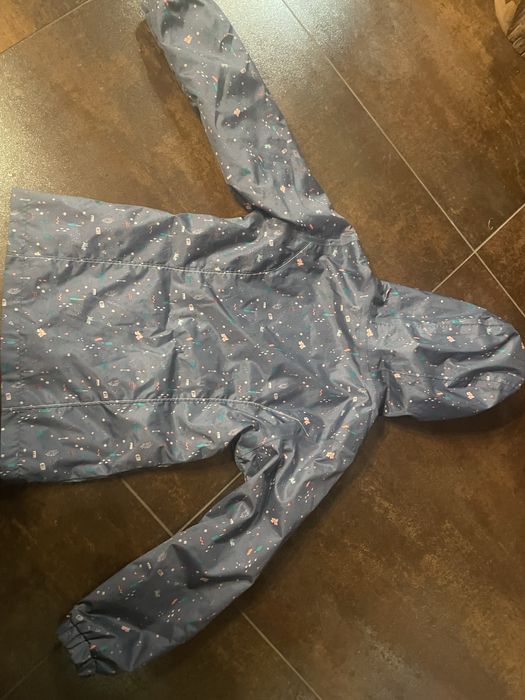 Kurtka przeciwwiattowa i przeciwdeszczowa 122