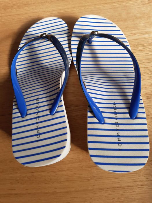 Tommy Hilfiger Klapki japonki na koturnie
