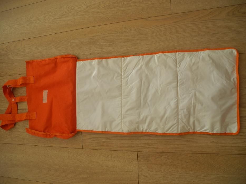 Troca fraldas de viagem Chicco cor de laranja