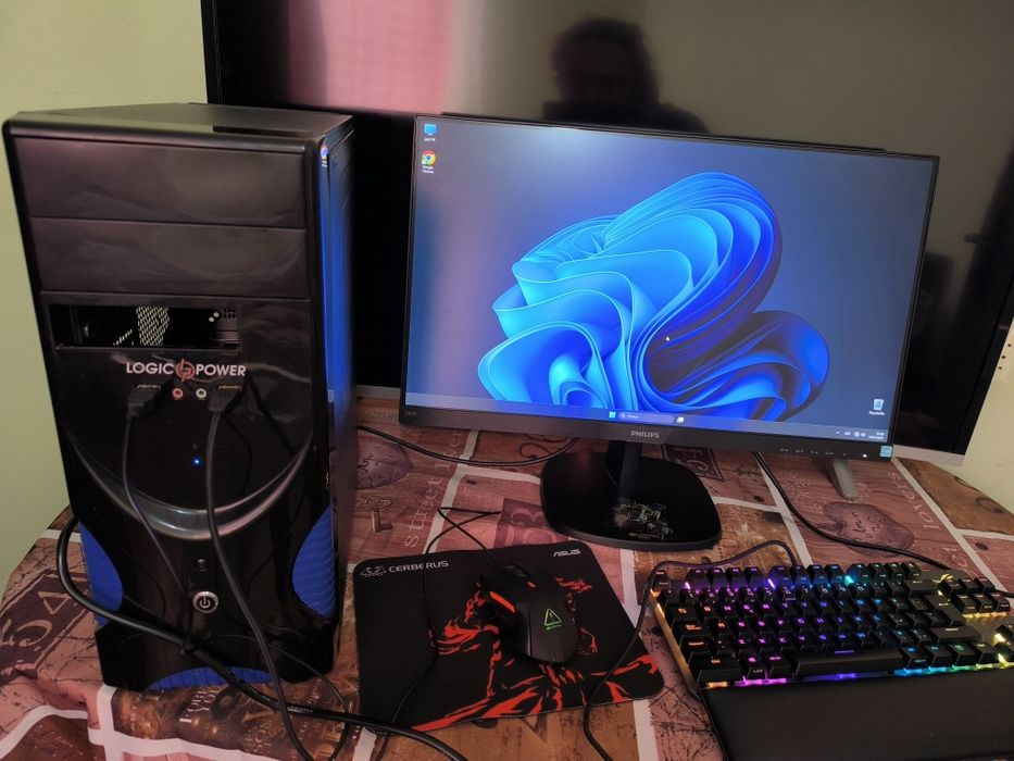 Продається ПК з клавіатурою і мишею