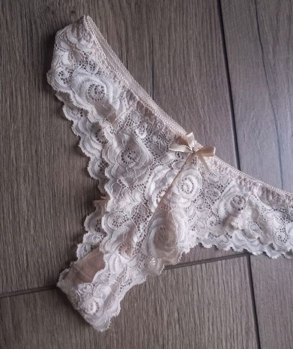 Majtki koronkowe stringi XS S
