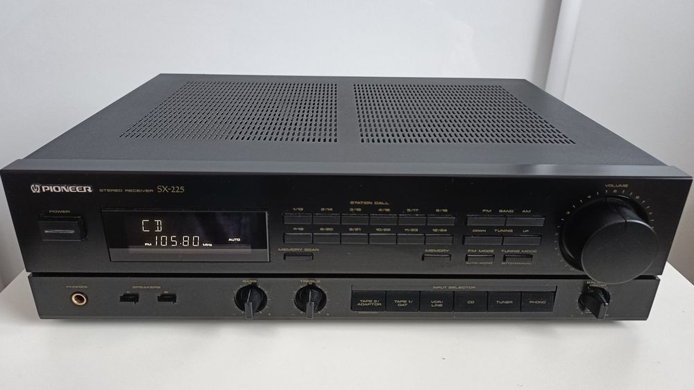 Pioneer SX-225 – amplituner stereo vintage w super stanie.