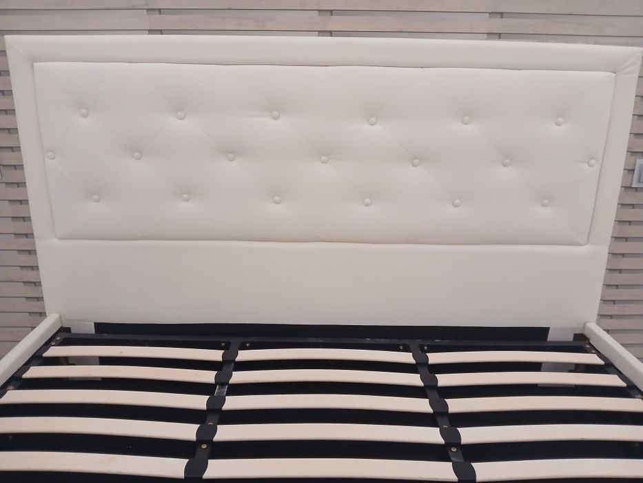 Cama de casal com sumier