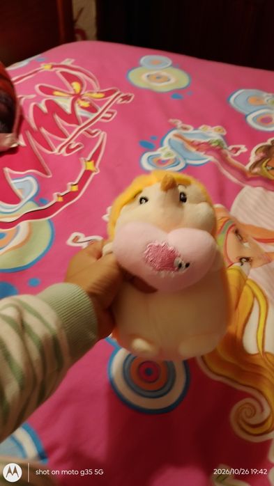 Um peluche fofinho em excelente estado de conservação