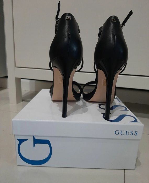 Sandały skórzane Guess