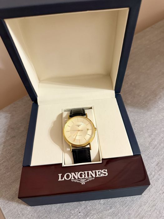 Чоловічий наручний годинник марки Longines Presence Automatic L4.801.2.42.2